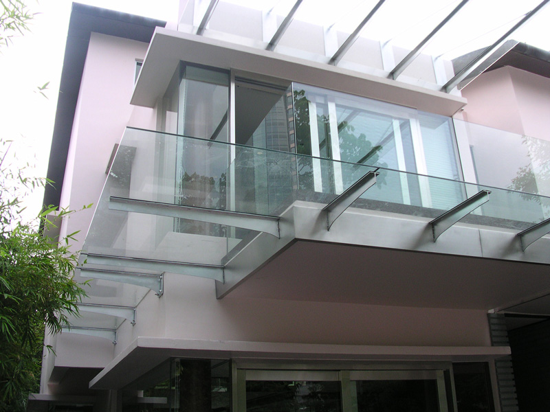Glass Canopies in NYC: Entrance Canopies for Storefronts, Hotels & Offices 2 Bracket-supported glass canopy on a residential building in New York